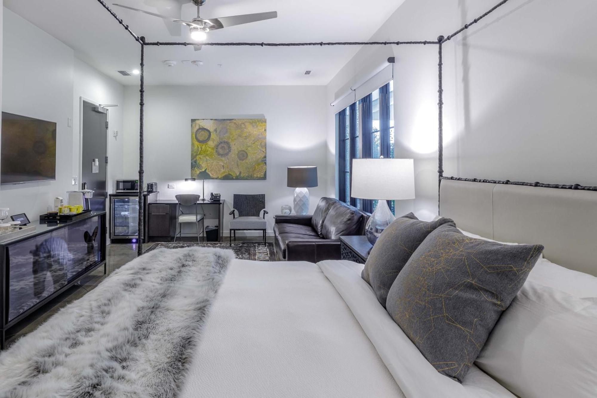 Hotel 121 By Avantstay Chic Modern In