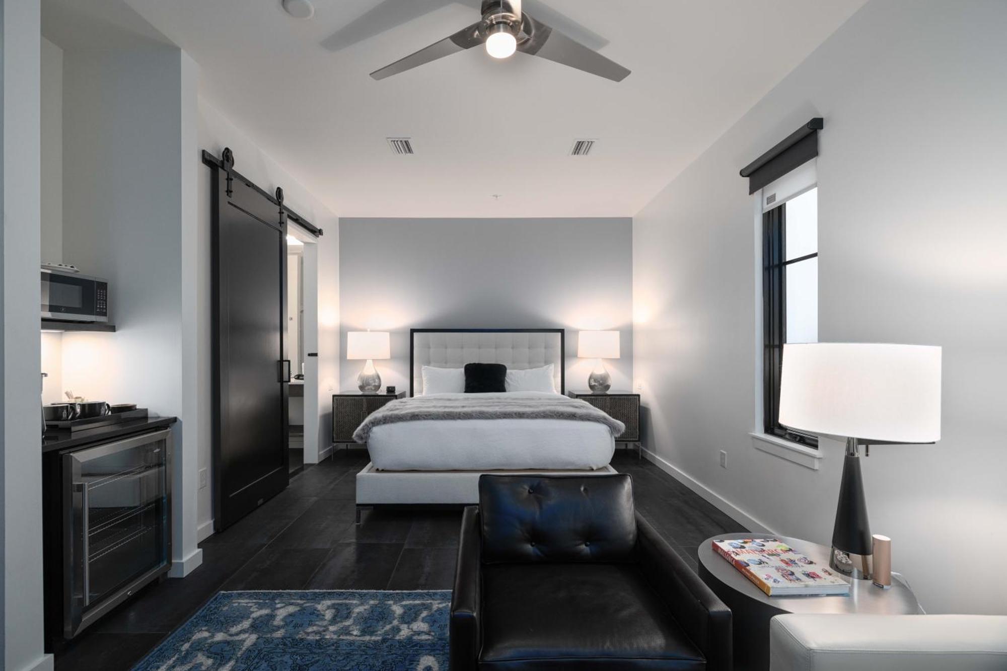 Hotel 121 By Avantstay Chic Modern In