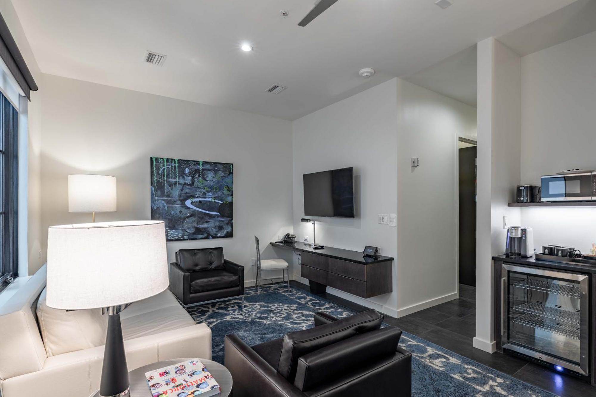 Hotel 121 By Avantstay Chic Modern In *